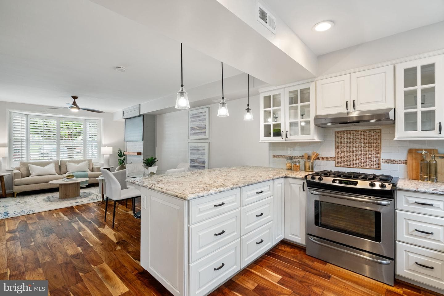 3753 Jason Avenue photo 11