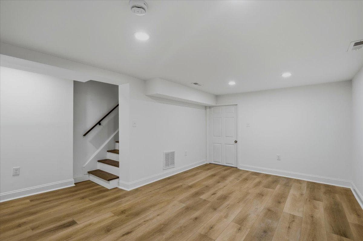 109 Clifford Avenue photo 22
