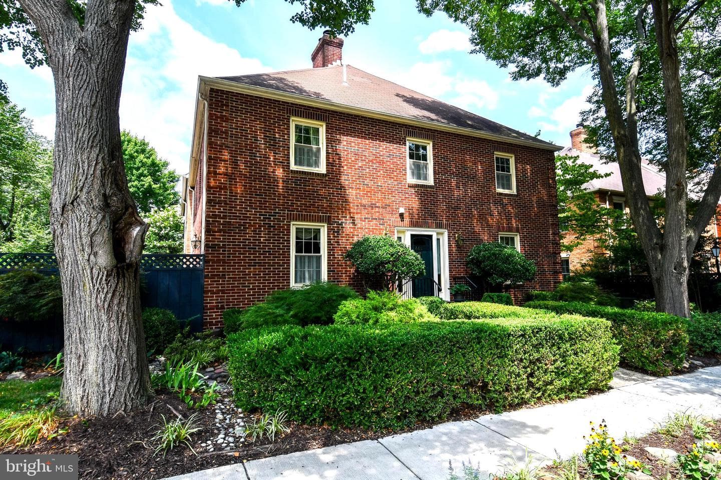 445 Old Town Court, Alexandria