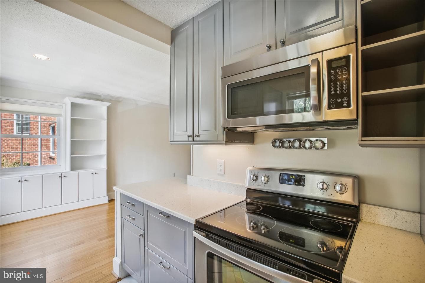 1734 W Abingdon Drive #201 photo 1