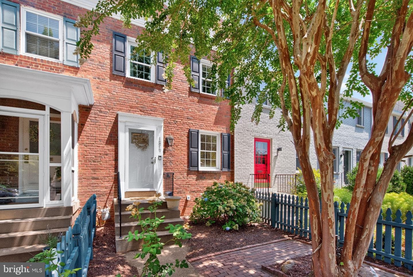 1217 Colonial Avenue photo 1