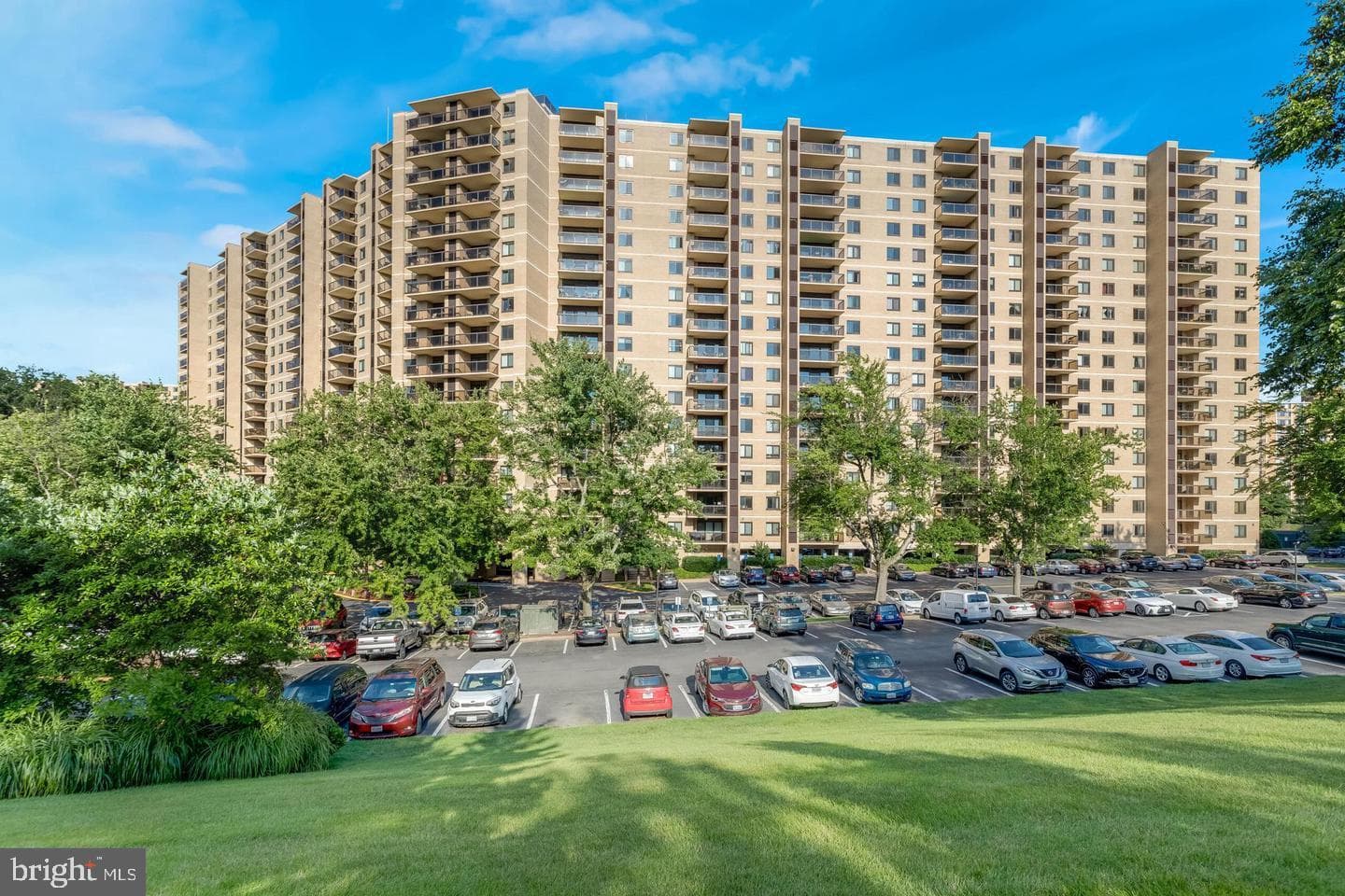 309 Yoakum Parkway #1416 photo 1