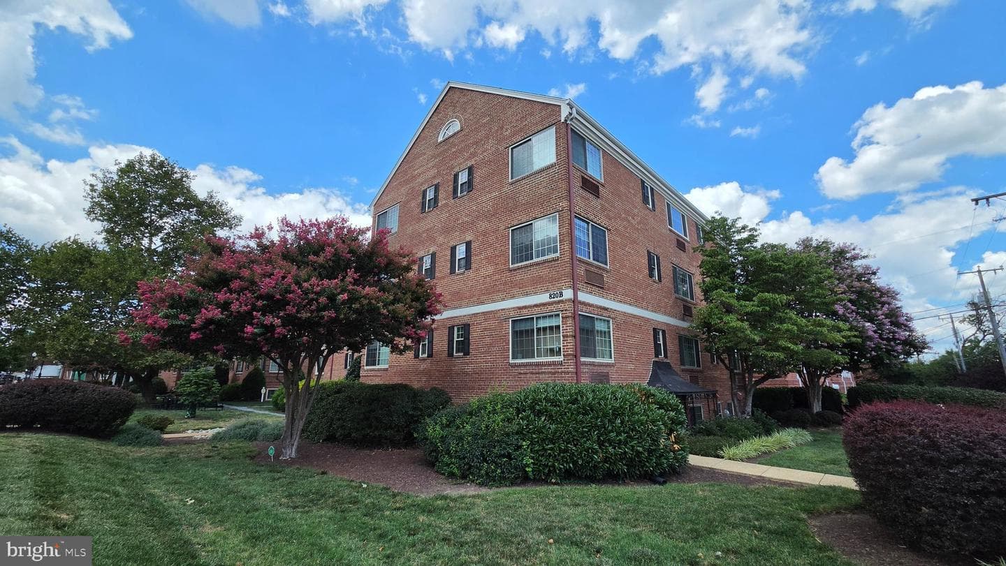 820 S Washington Street #227 photo 1