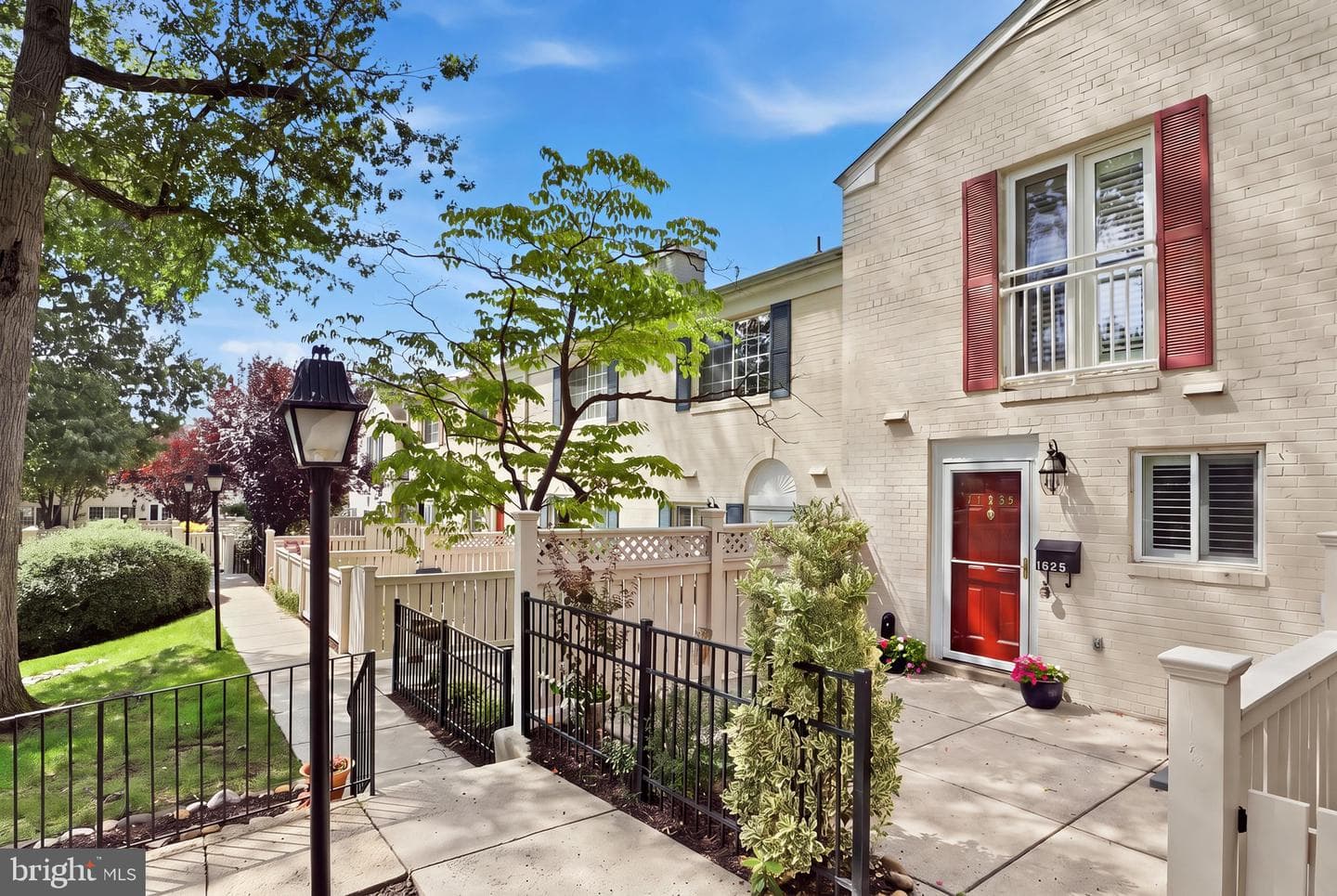 1589 N Van Dorn Street, Alexandria