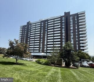 250 S Reynolds Street #904, Alexandria
