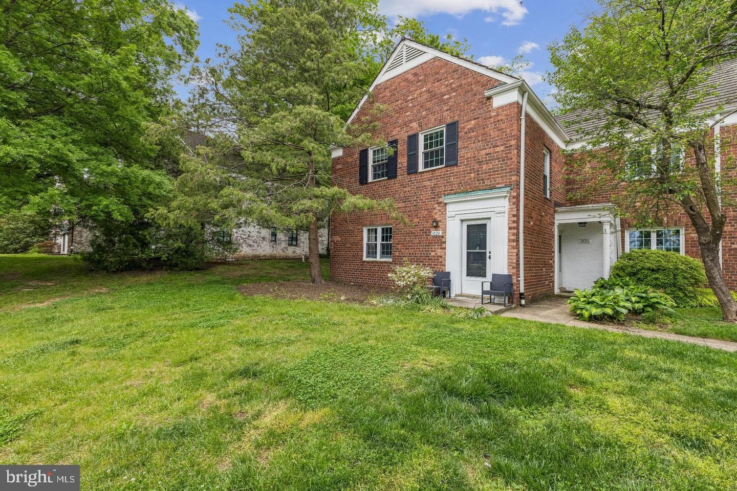 1024 Valley Drive photo 1