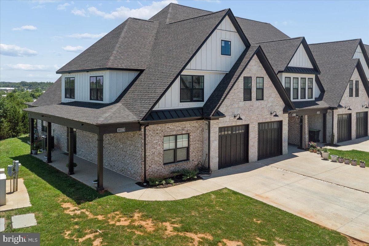 1104 N Westyn Loop, Forest