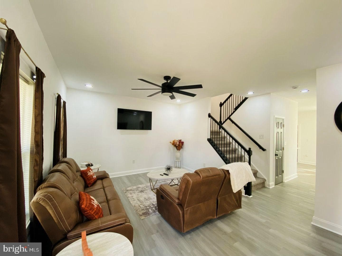 326 2nd Ave photo 13