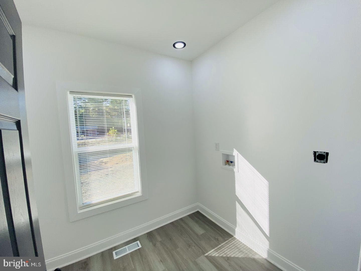 326 2nd Ave photo 20