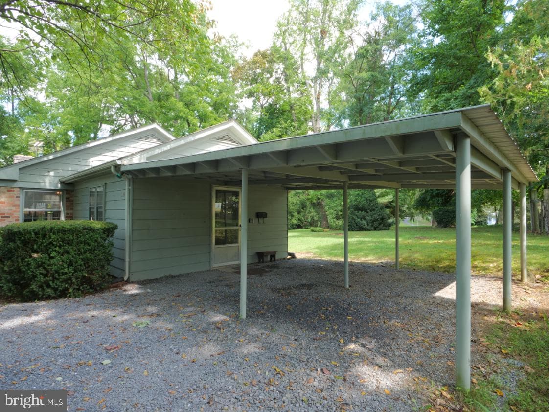 216 S Buckmarsh Street photo 7