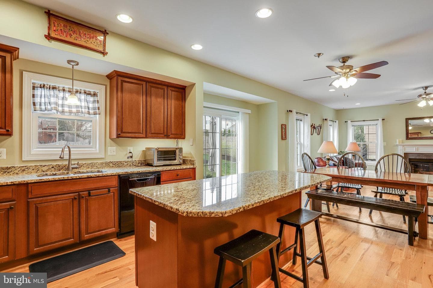 413 Madden Street photo 10