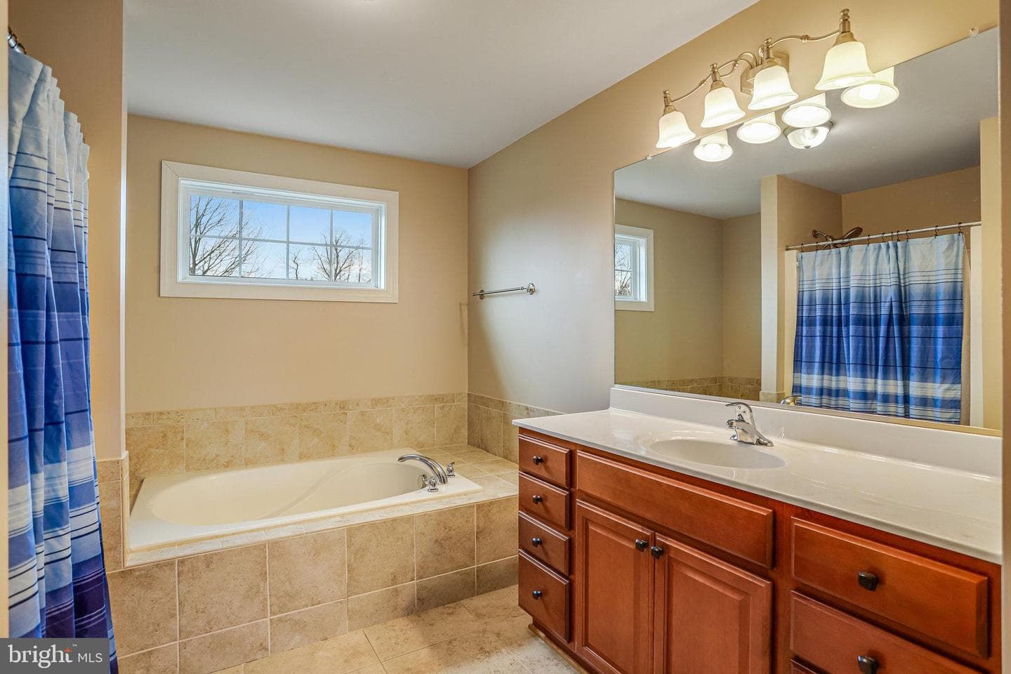 413 Madden Street photo 23