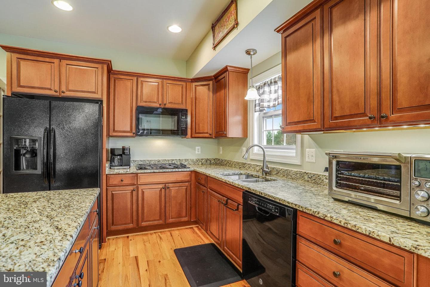 413 Madden Street photo 8