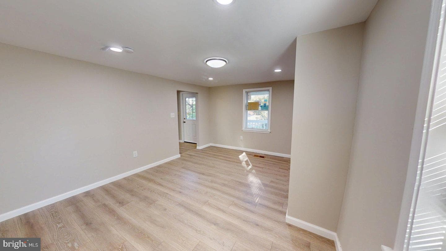21 S Greenway Avenue photo 10