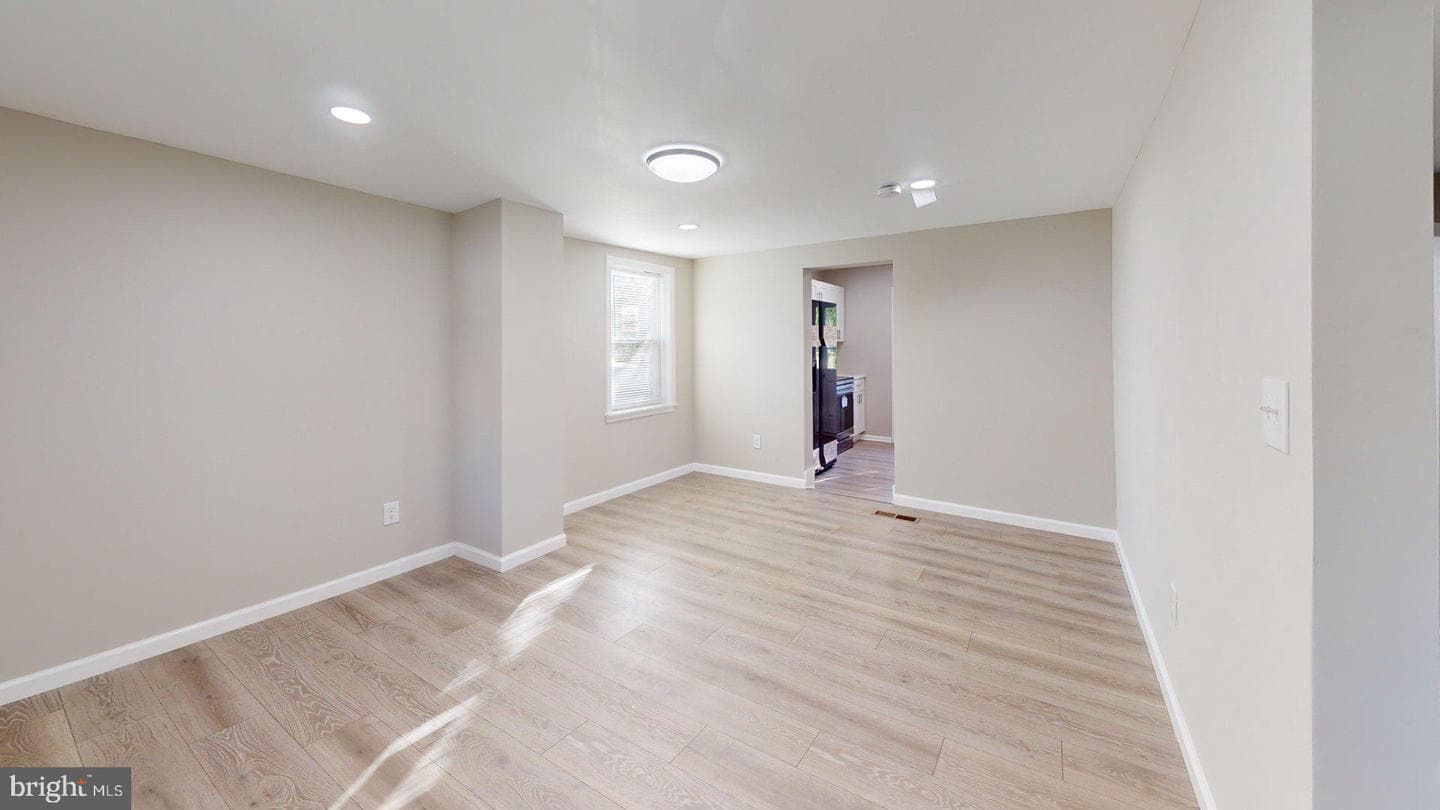 21 S Greenway Avenue photo 42