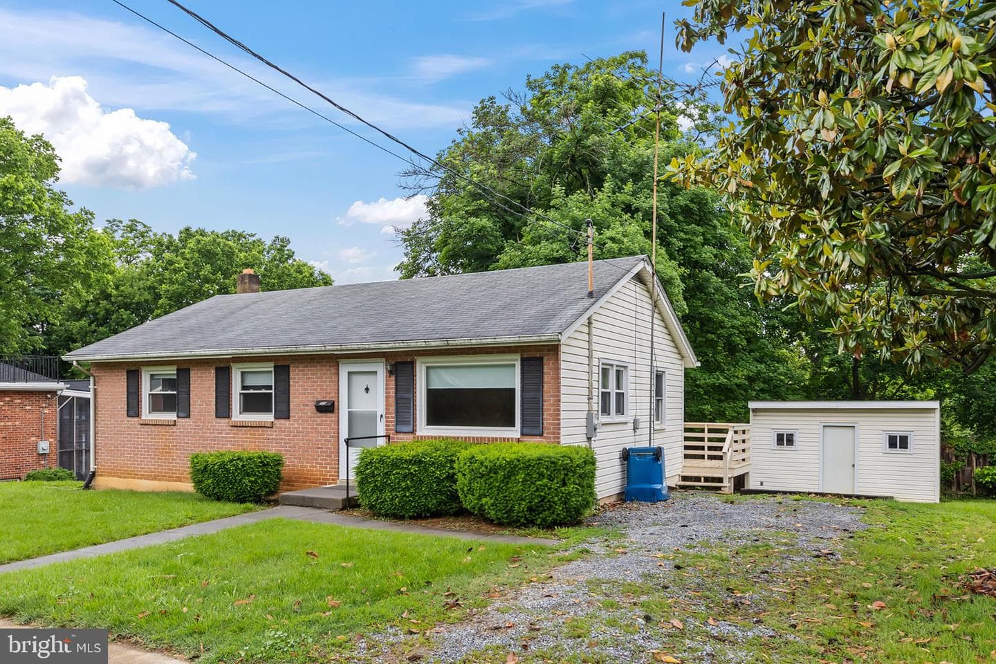 311 S Buckmarsh Street photo 1