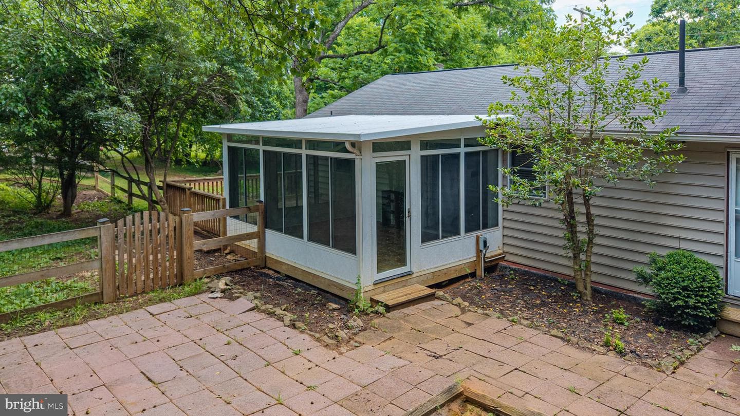 513 Russell Road photo 33