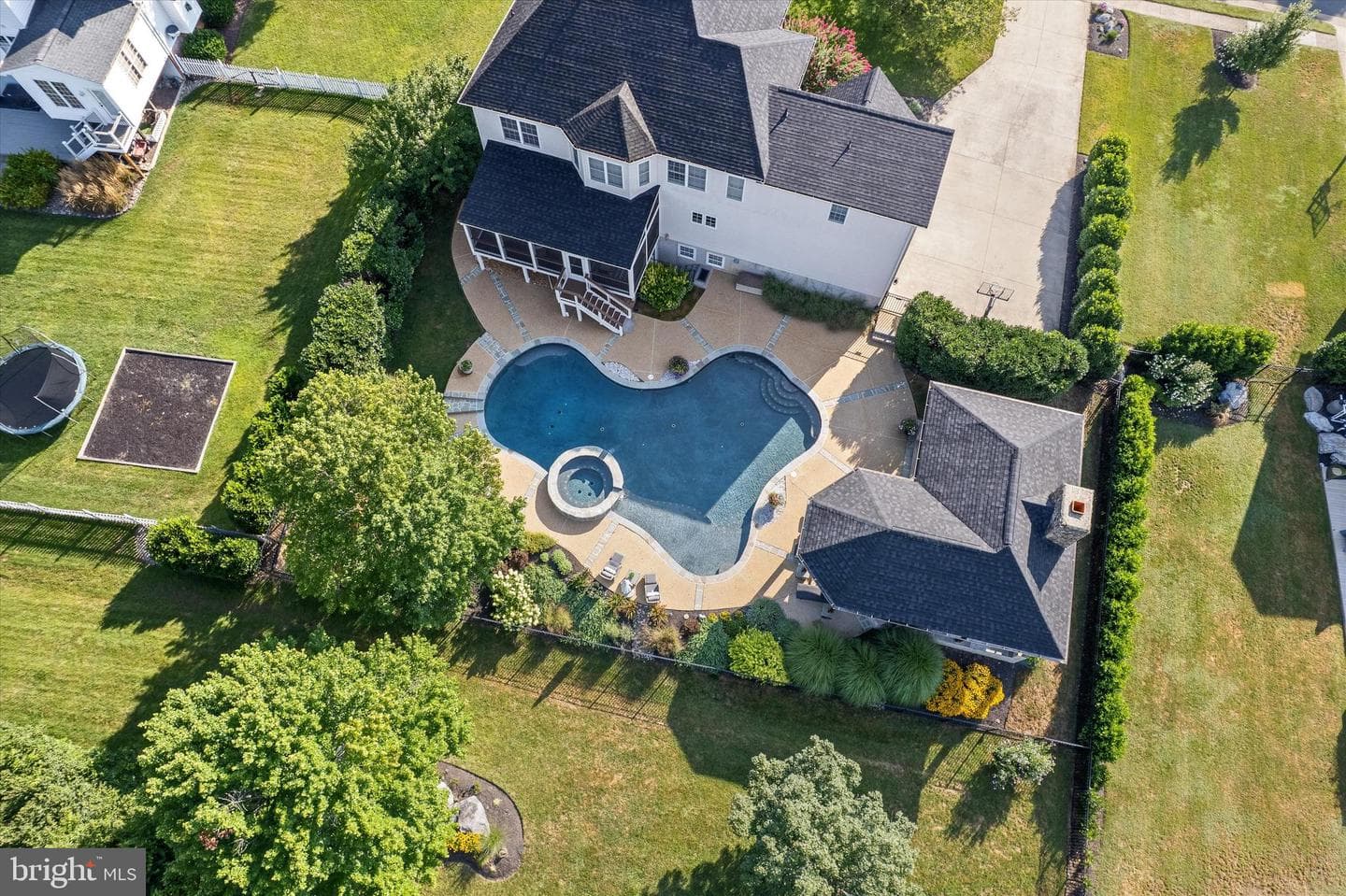 337 Hermitage Boulevard photo 3