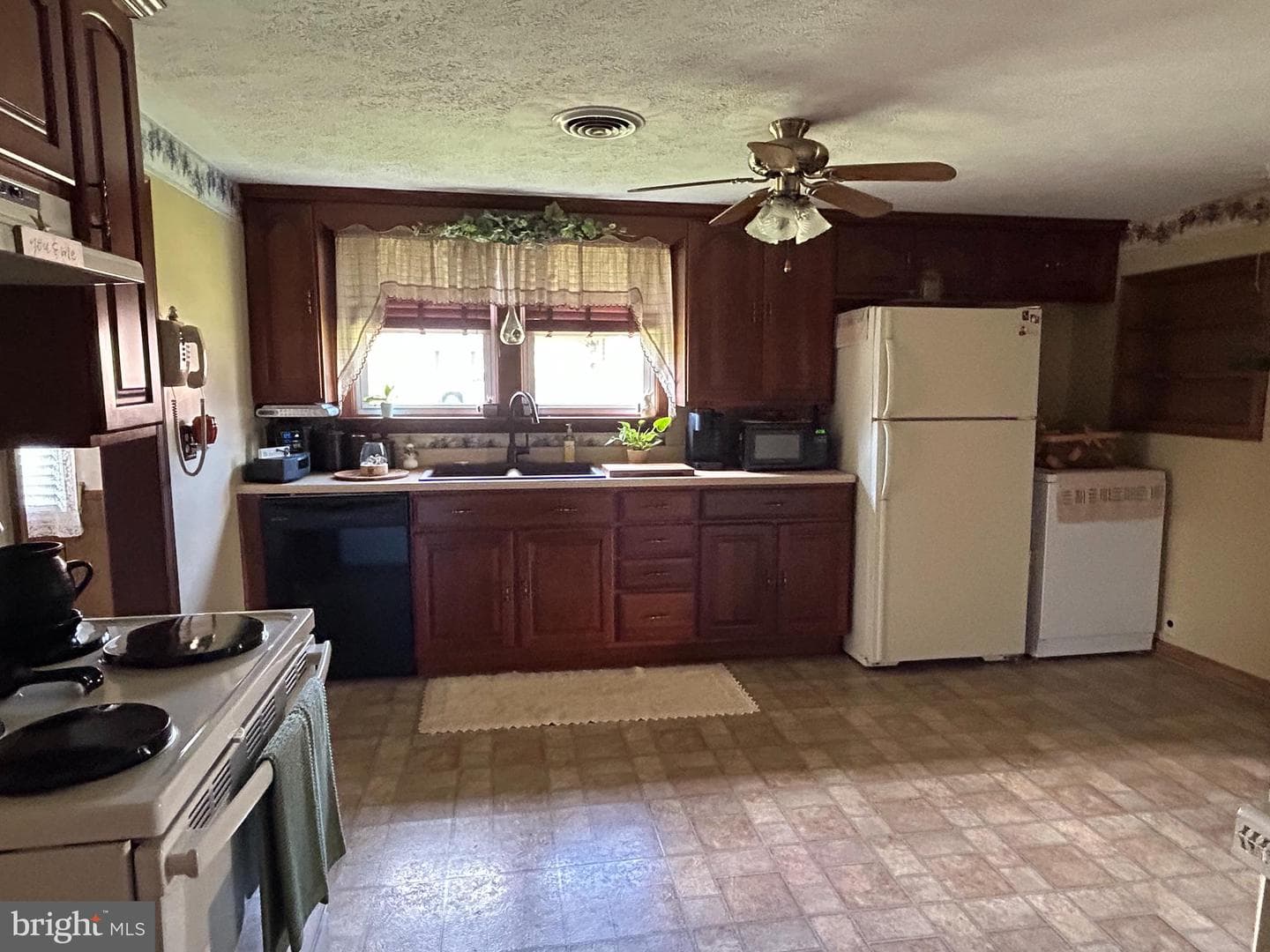 238 Walnut Street photo 9