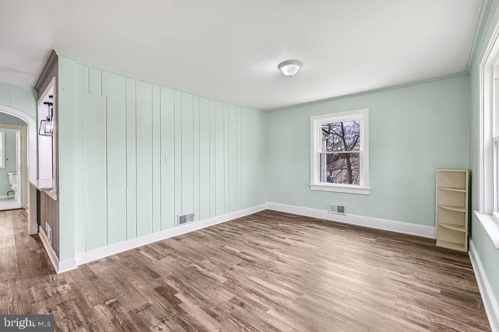 201 N Greenway Avenue photo 11