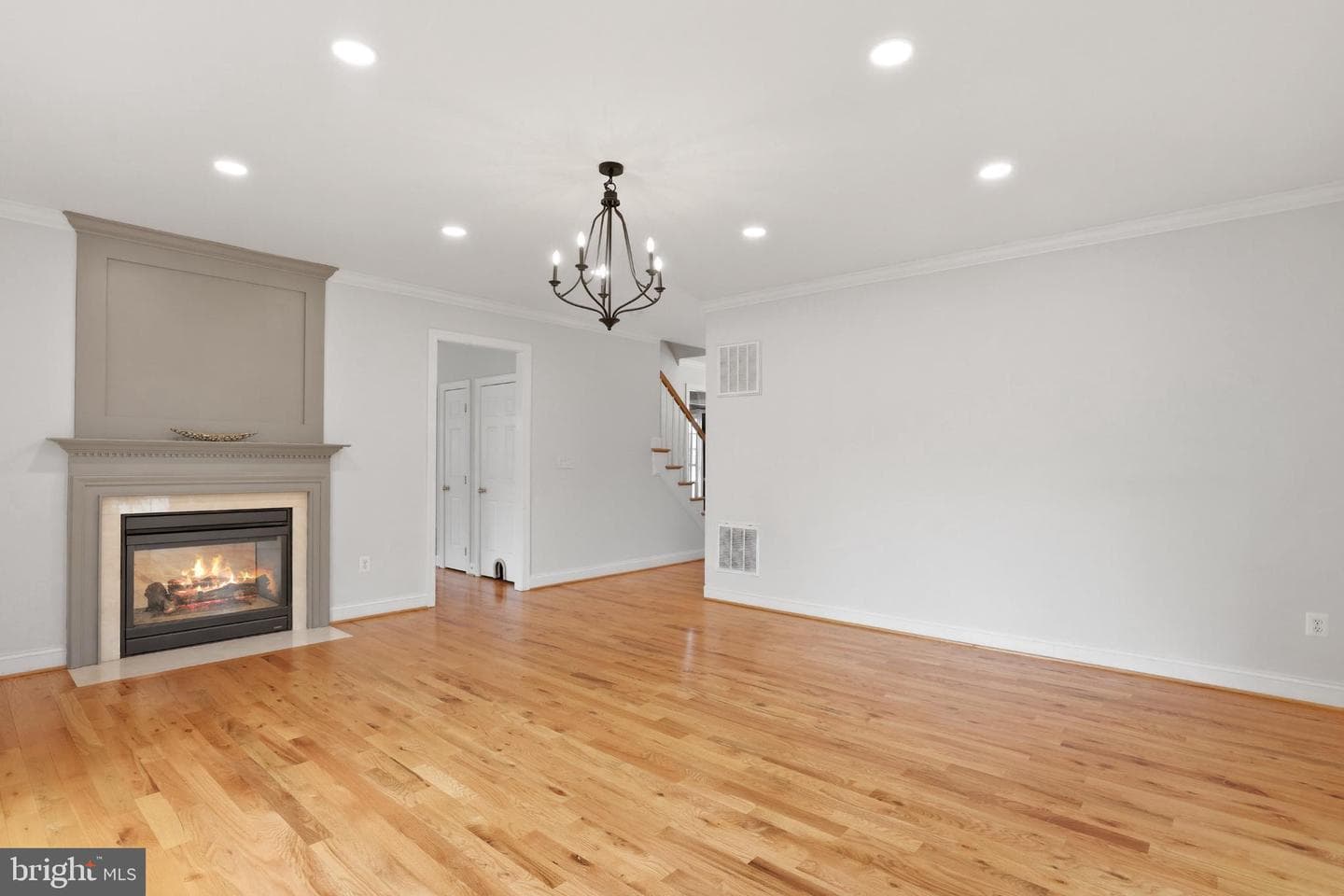 413 Montgomery Court photo 25