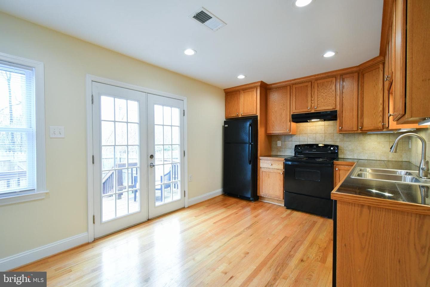 234 Cameron Street photo 11
