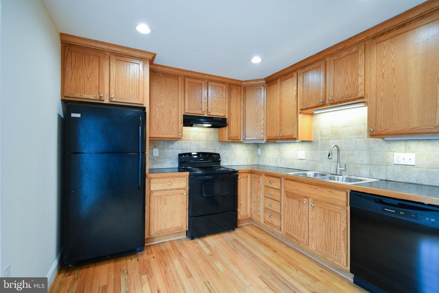234 Cameron Street photo 14