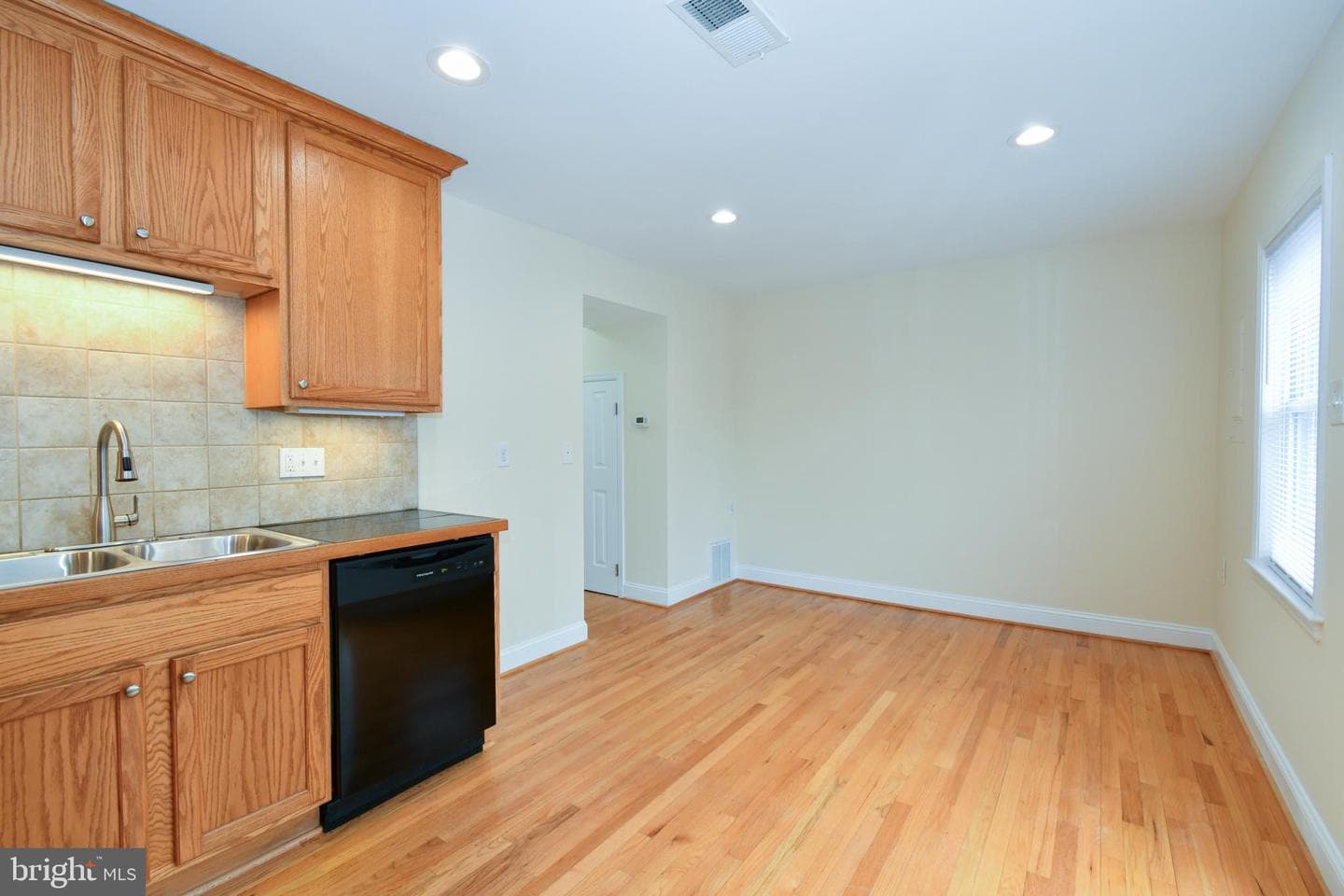 234 Cameron Street photo 16