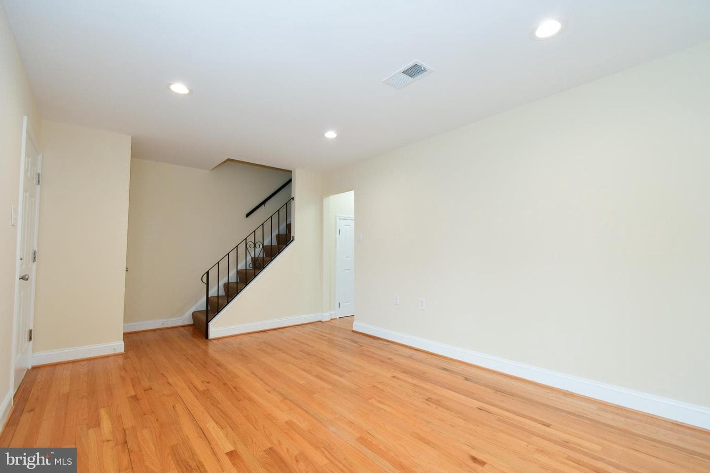 234 Cameron Street photo 4