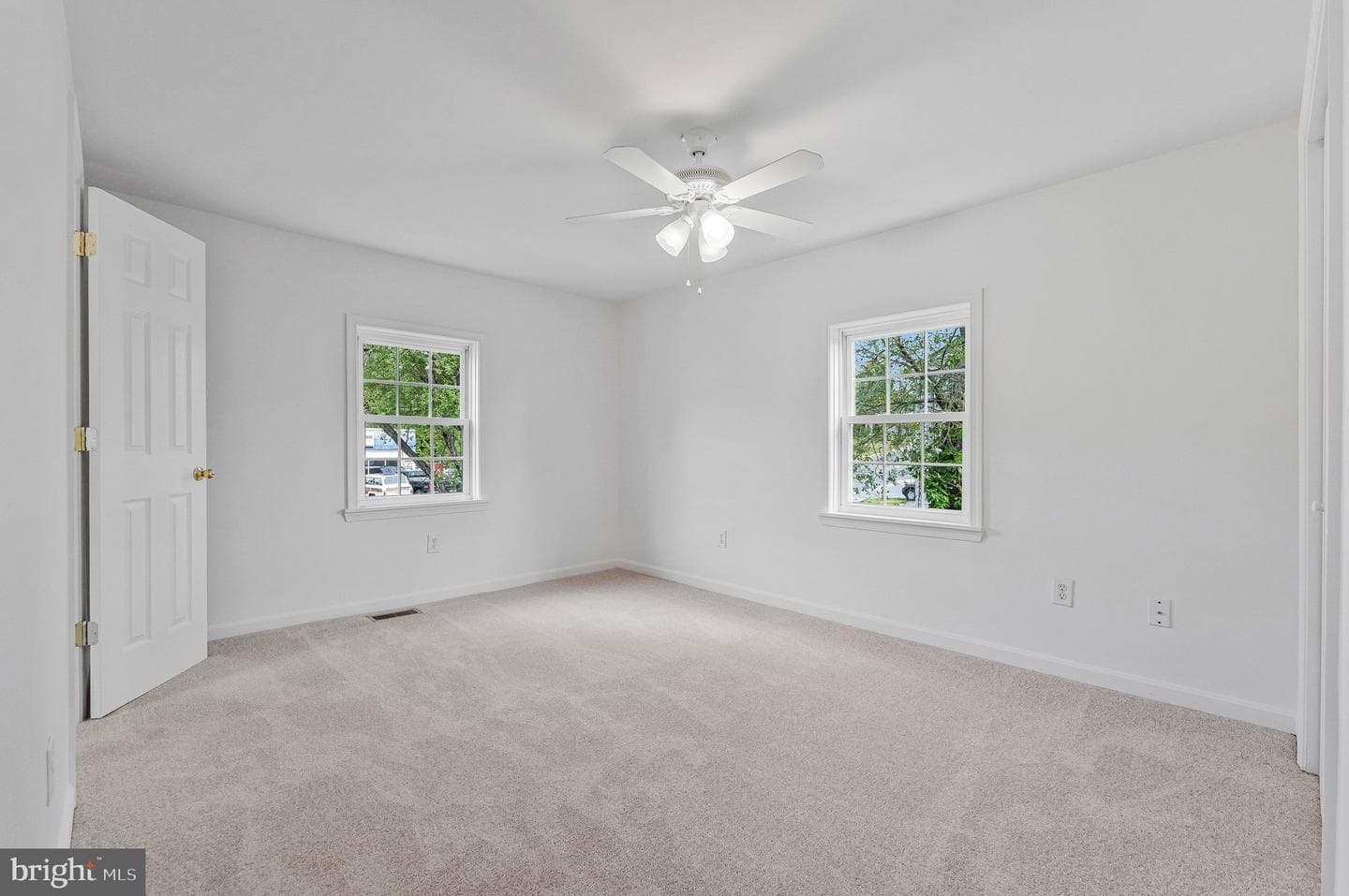 306 N Buckmarsh Street photo 15