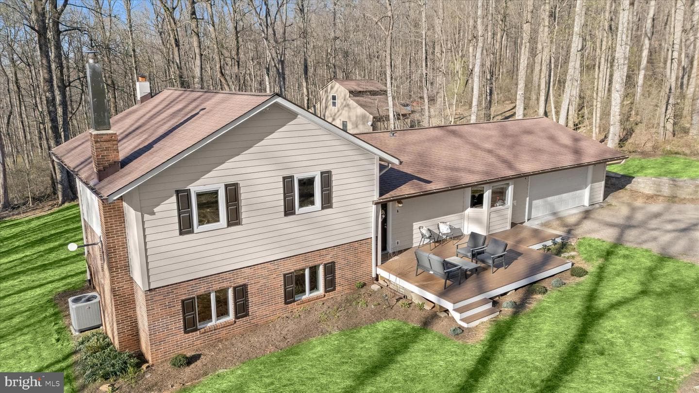 320 Barker Lane photo 5