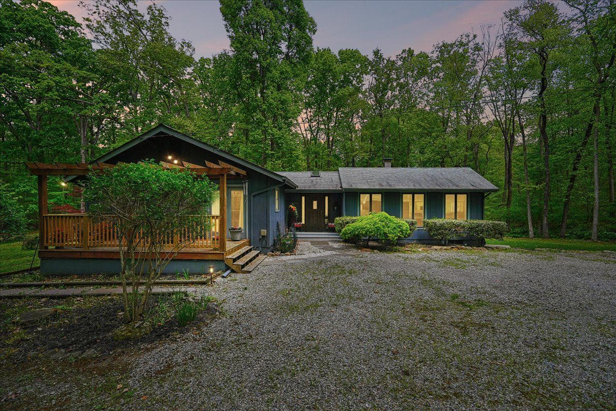 98 Cliff Lane photo 29