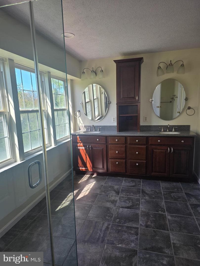 300 Archer Court photo 11