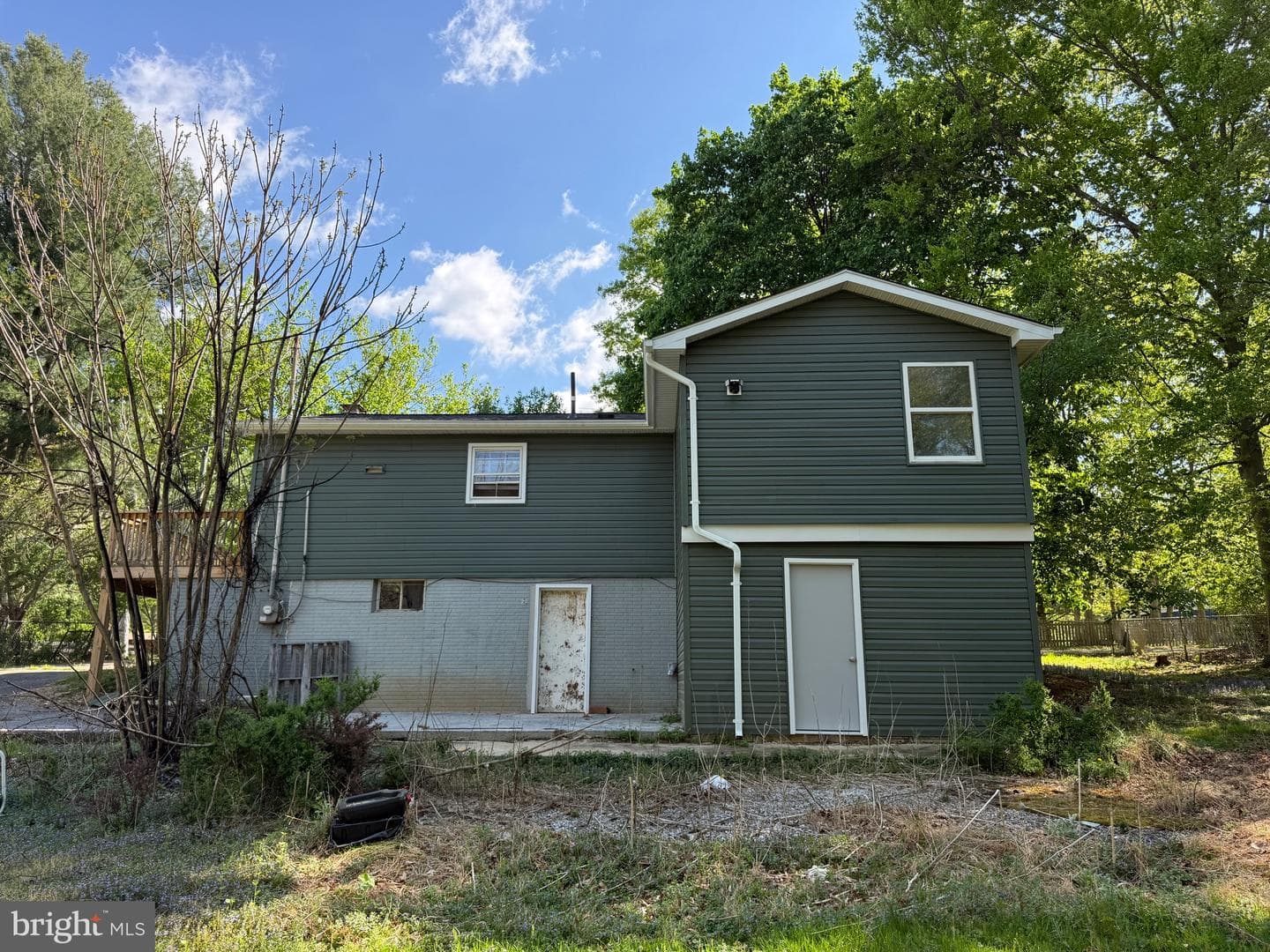 47 Evergreen Lane photo 3