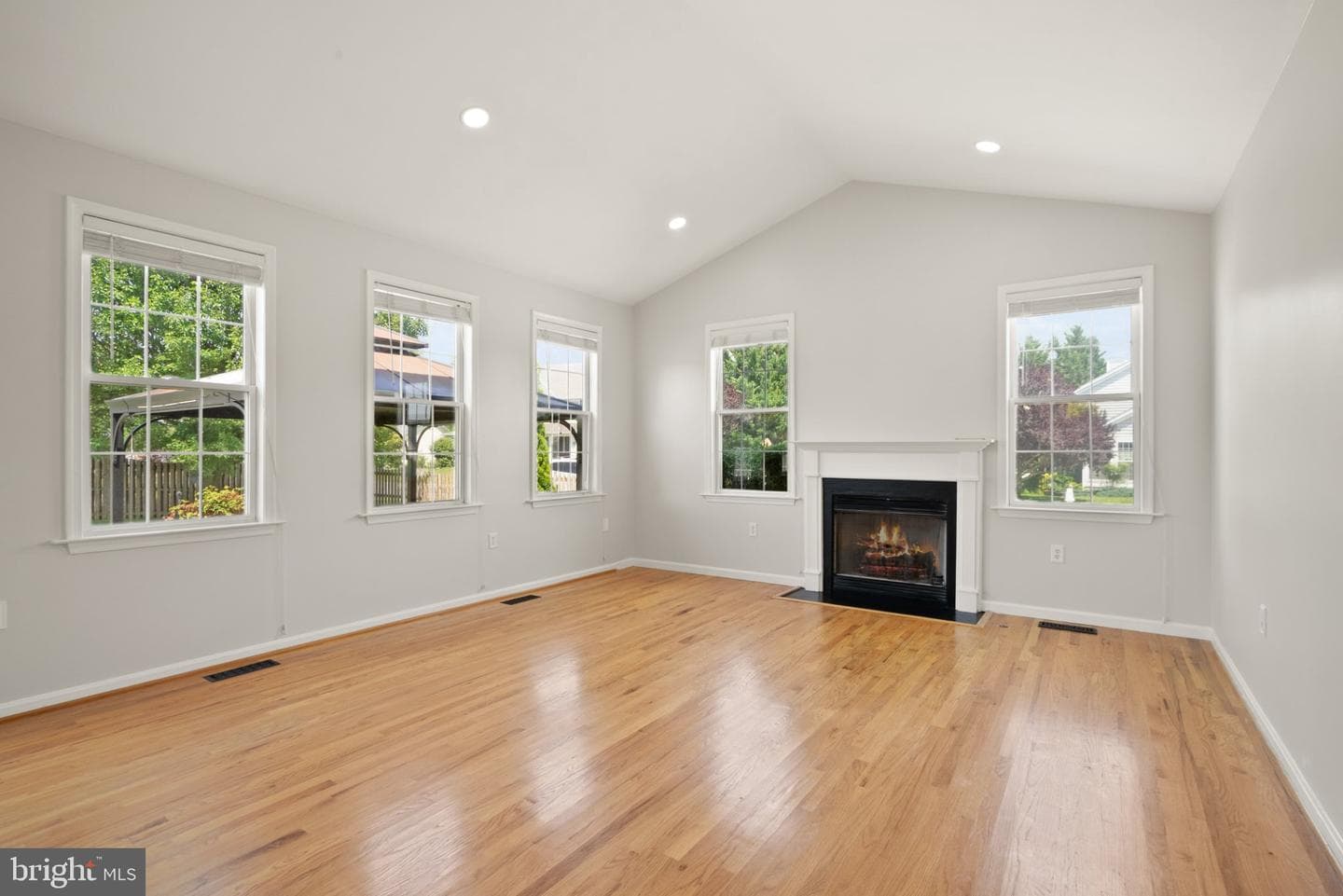 522 Mosby Boulevard photo 21