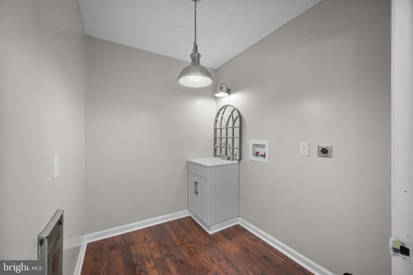 2085 Crums Church Road photo 8