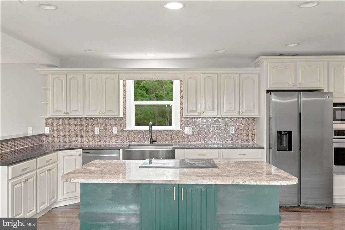 193 Marsh Lane photo 9