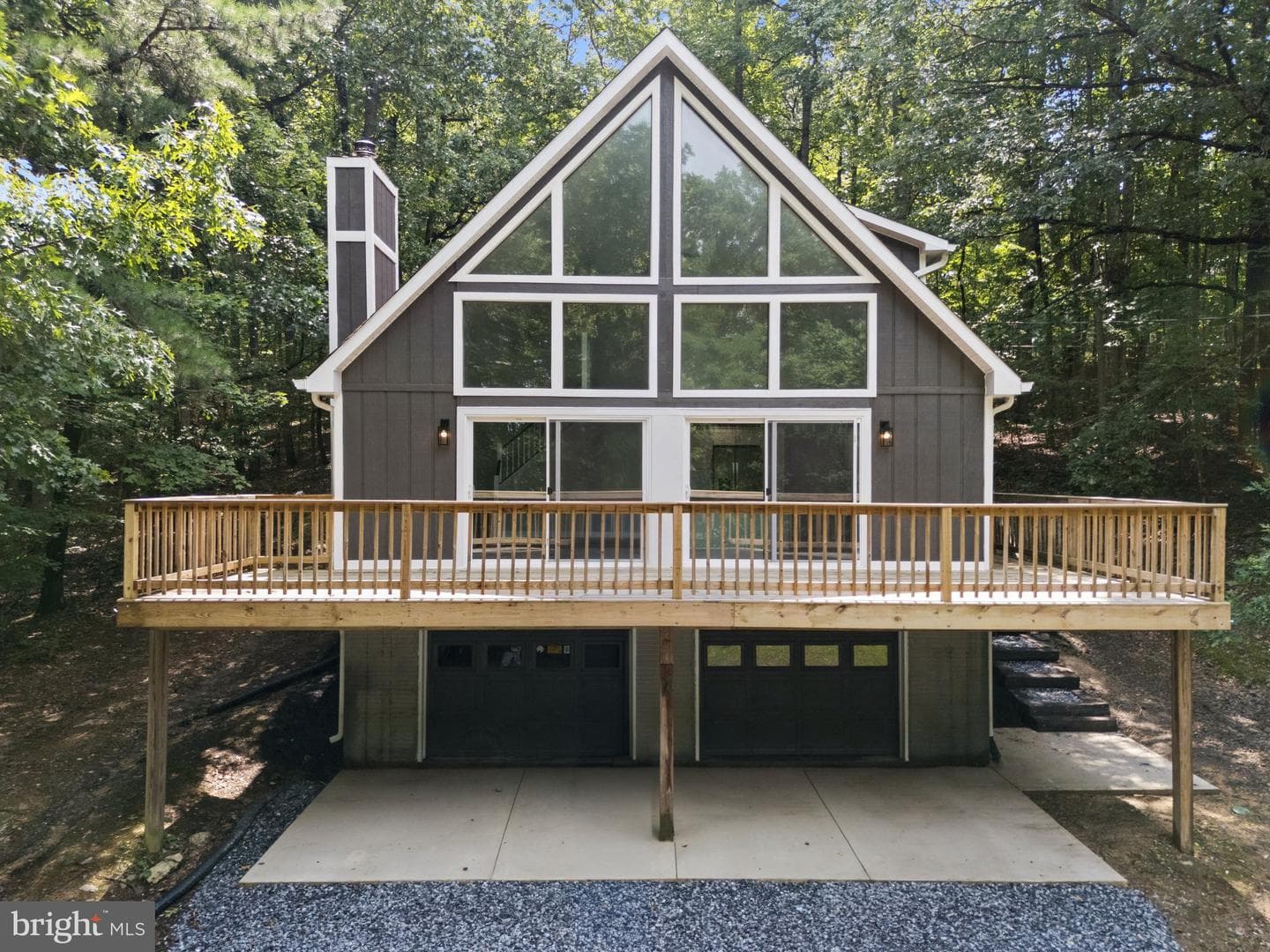 576 Manor Road photo 1