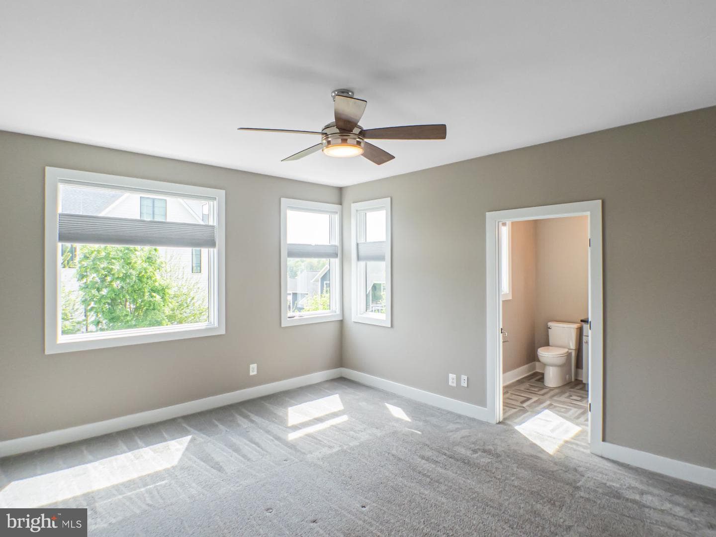 579 Lochlyn Hill Drive photo 32