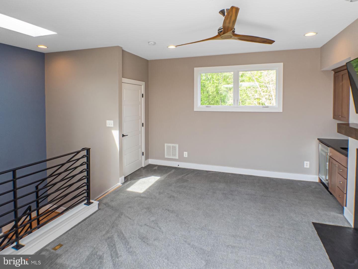 579 Lochlyn Hill Drive photo 35