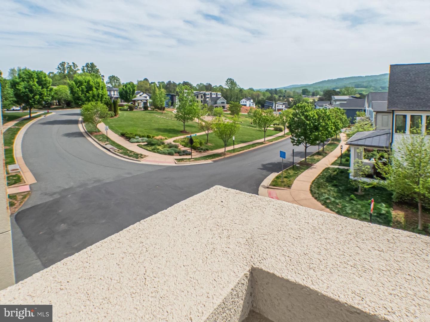 579 Lochlyn Hill Drive photo 38