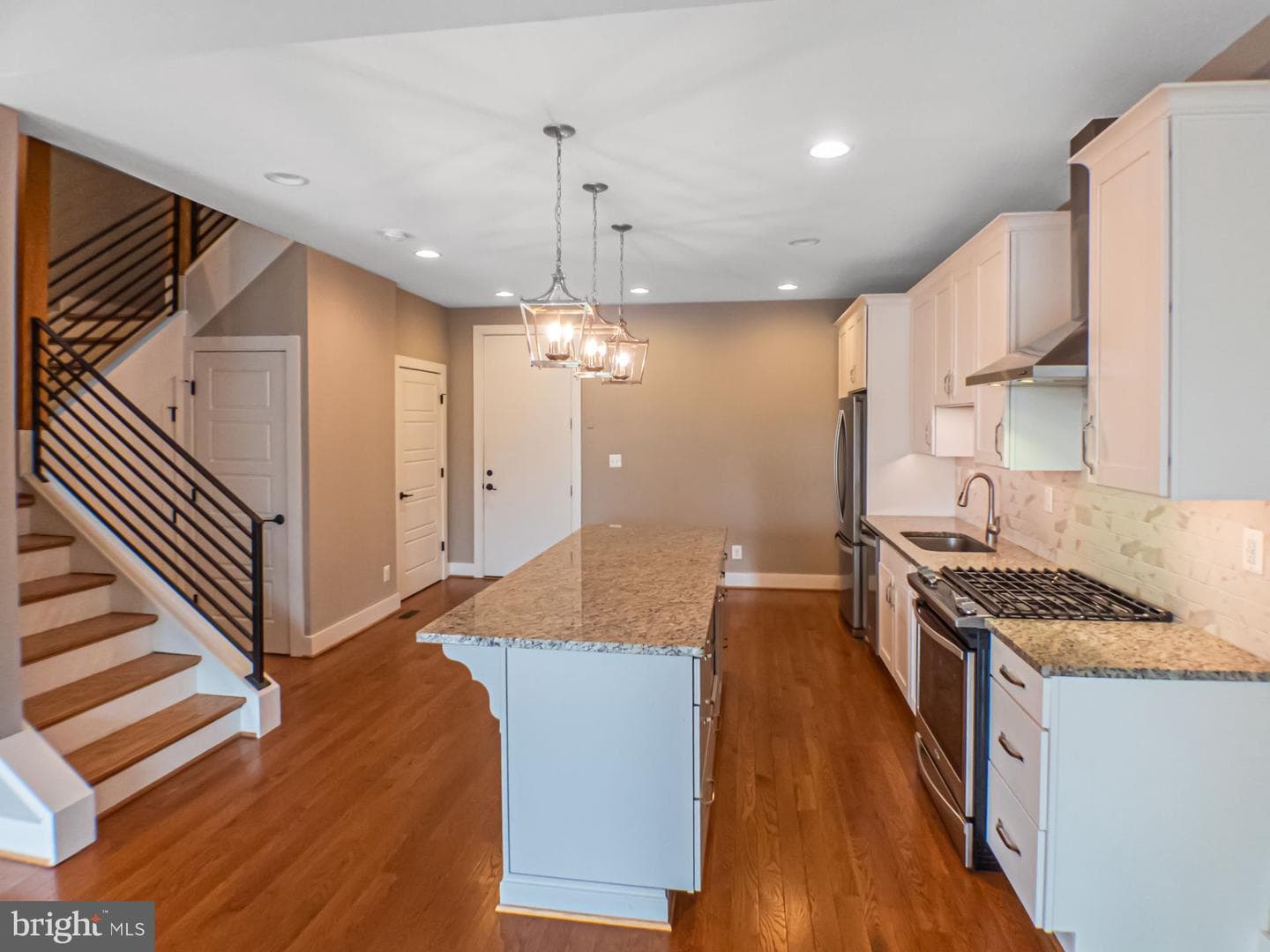 579 Lochlyn Hill Drive photo 6