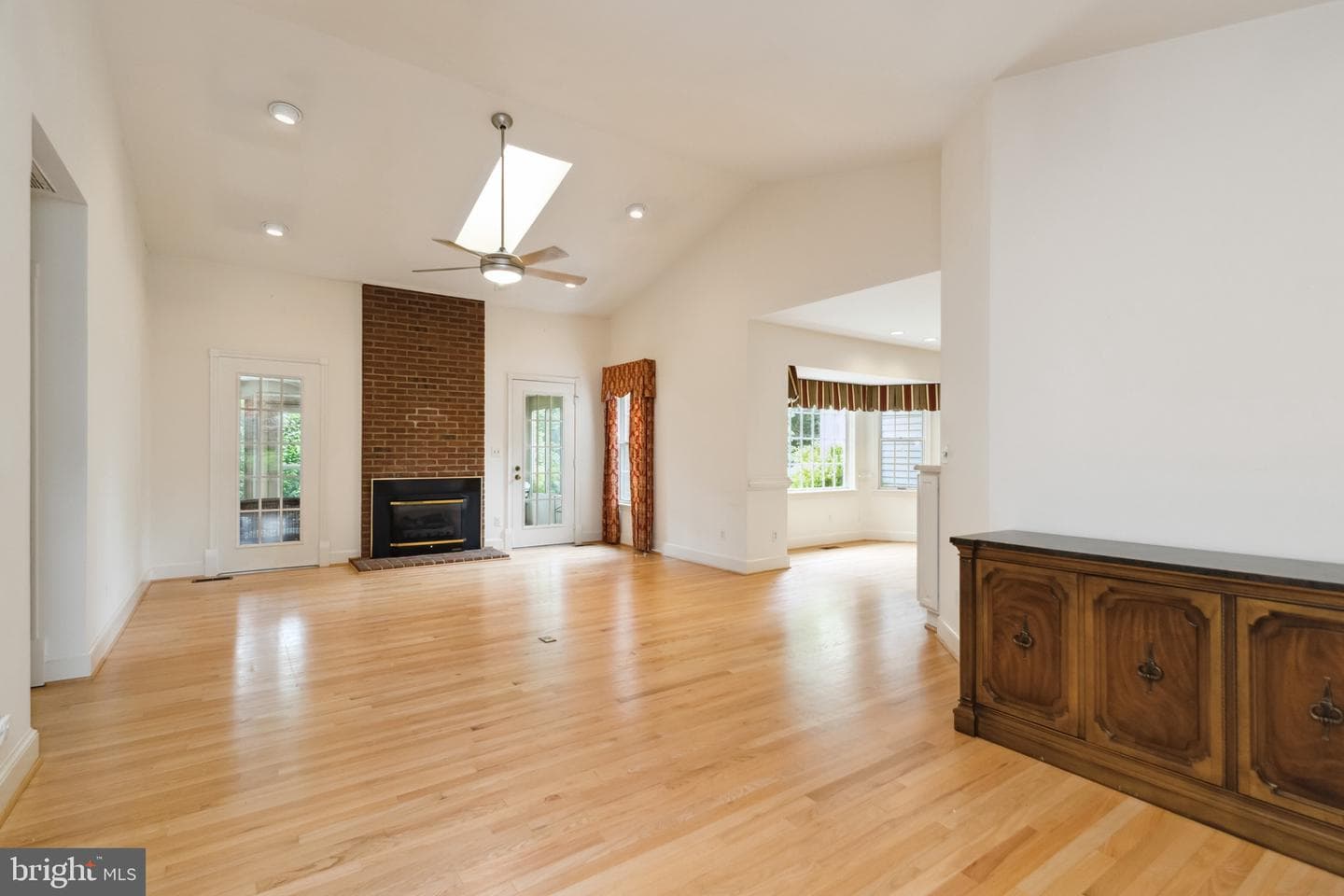 800 Mulberry Lane photo 9