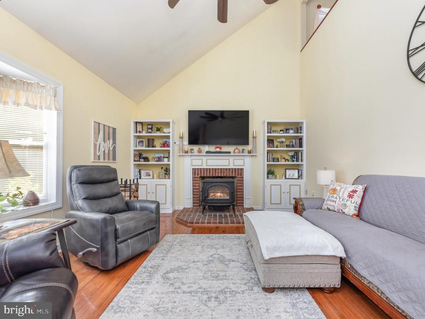 15872 Fox Chase Lane photo 4