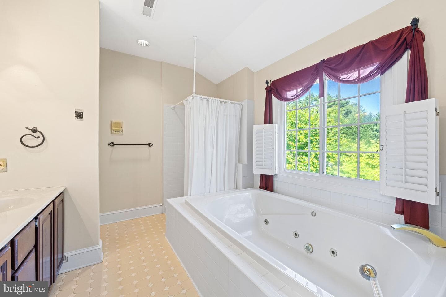 650 Yowell Drive photo 23