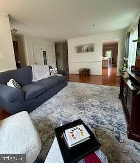 914 Riverdale Cir photo 3
