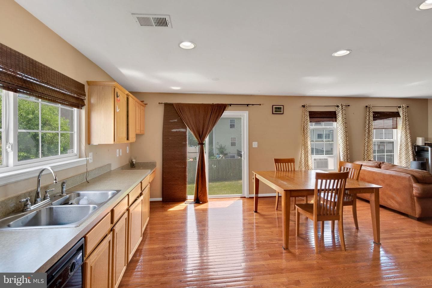 937 Lakewood Circle photo 5