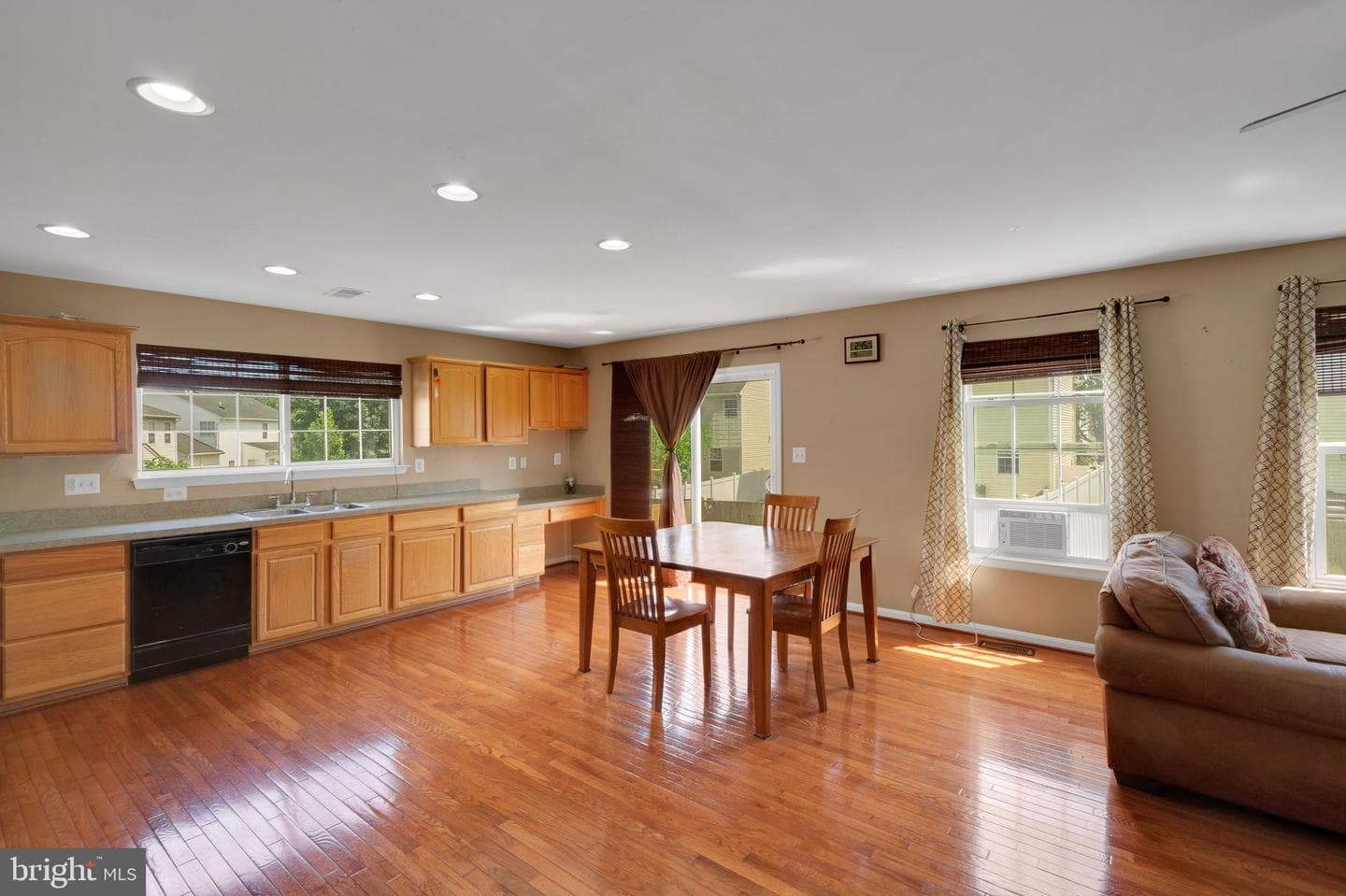937 Lakewood Circle photo 6