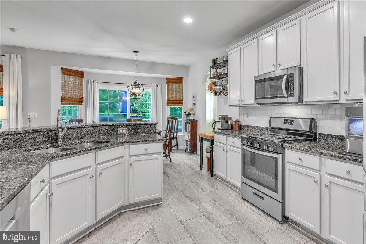 254 Whitworth Drive photo 11