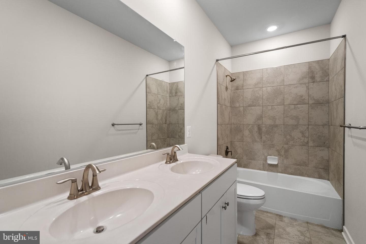 2093 Whithorn Hill photo 14